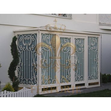 Villa Kapıları