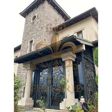 Villa Kapıları