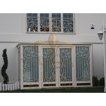 Villa Kapıları